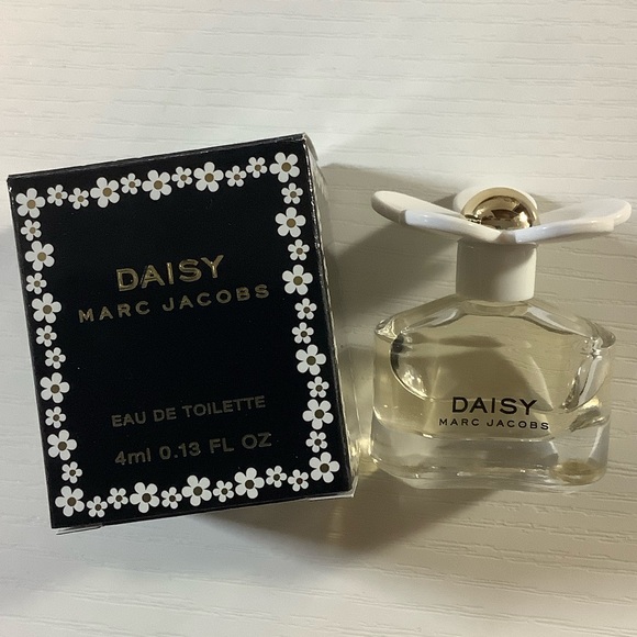 Marc Jacobs Daisy Black and White Eau de Toilette - Picture 2 of 3